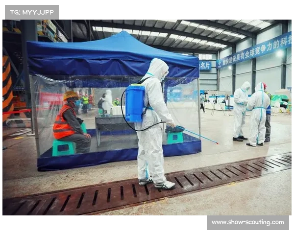 魏县一中队员在全国赛期间候车室奋笔疾书学业训练双线作战展风采 魏县一中队员在全国赛期间候车室奋笔疾书学业训练双线作战展风采
